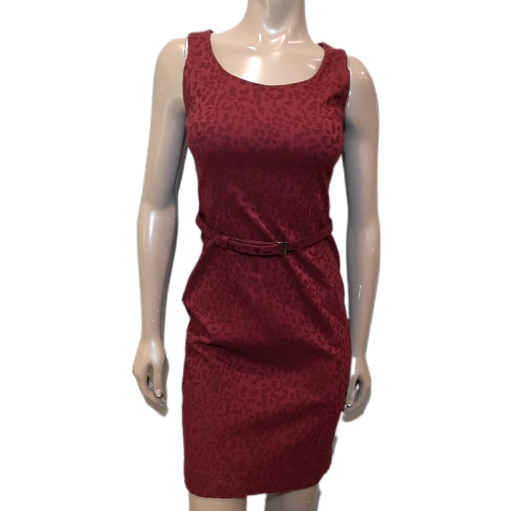 💠JACOB Sleeveless Belted Sheath Dress Leopard Print Monochrome Burgundy